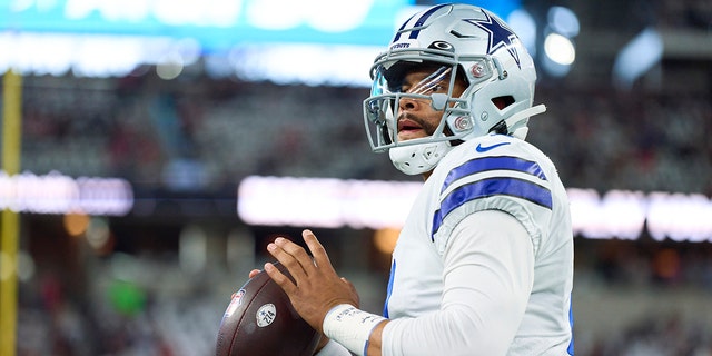Dak Prescott #4 of the Dallas Cowboys warms up before kickoff against the Tampa Bay Buccaneers at AT&amp;T Stadium on September 11, 2022 in Arlington, TX. 