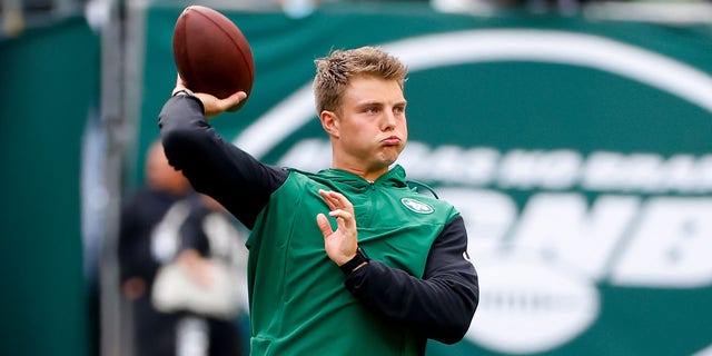 New York Jets quarterback Zach Wilson warms up before the Cincinnati Bengals game on Sept. 25, 2022, at MetLife Stadium in East Rutherford, New Jersey.