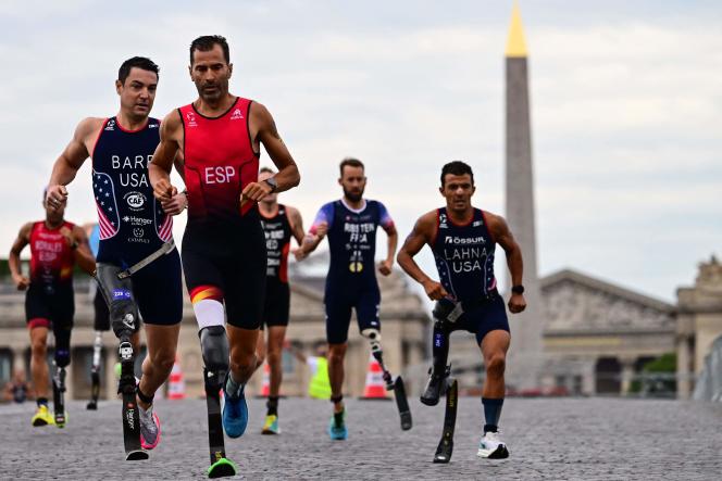 Athletes during the paratriathlon 